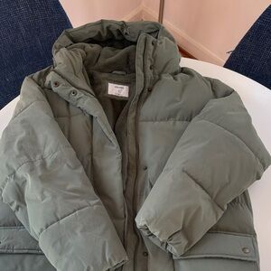 Old Navy Medium very warm winter coat. Olive green. Maybe wore it once looks new